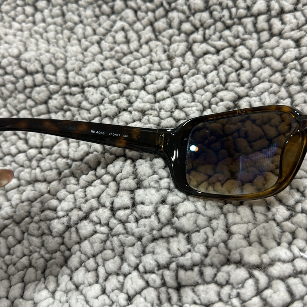 Ray-ban Sunglasses - Picture 2 of 3